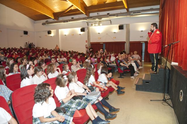 Bailes y diversión en la clausura de la XXIV Muestra de Teatro Escolar - 3, Foto 3
