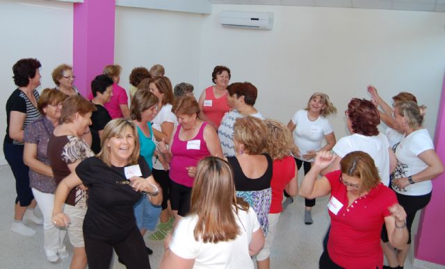 Las mujeres de la asociación Isabel González torreña descubren los beneficios de la risa - 1, Foto 1