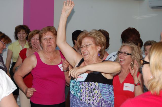 Las mujeres de la asociación Isabel González torreña descubren los beneficios de la risa - 2, Foto 2