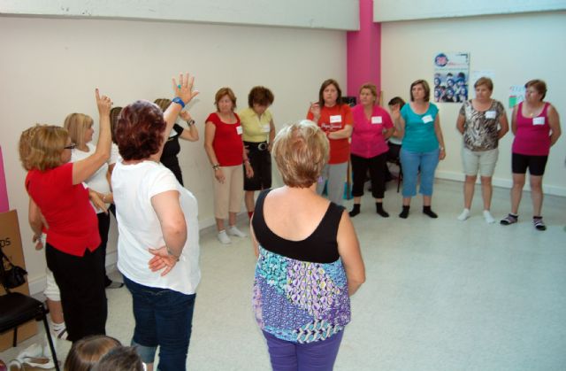 Las mujeres de la asociación Isabel González torreña descubren los beneficios de la risa - 3, Foto 3