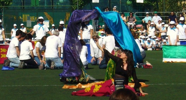 Alumnos del CEIP Santa Eulalia participaron en el IV Encuentro Regional de Danzas del Mundo - 2