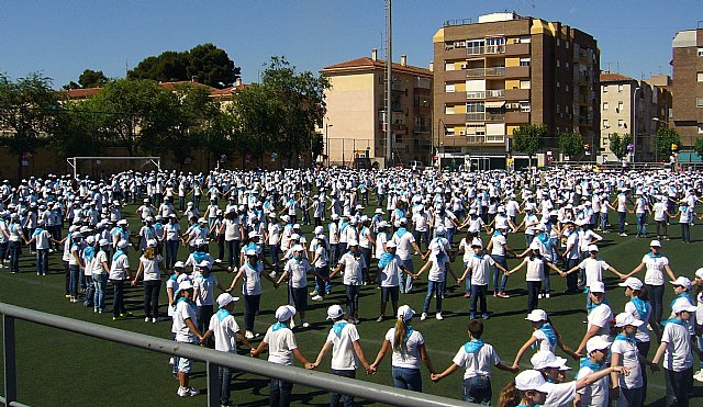 Alumnos del CEIP Santa Eulalia participaron en el IV Encuentro Regional de Danzas del Mundo - 10