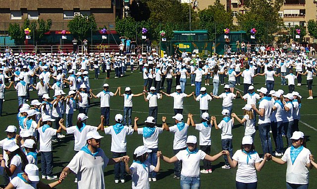 Alumnos del CEIP Santa Eulalia participaron en el IV Encuentro Regional de Danzas del Mundo - 11