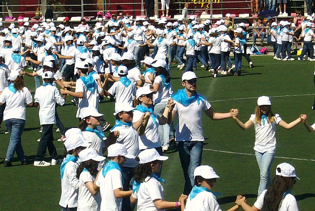 Alumnos del CEIP Santa Eulalia participaron en el IV Encuentro Regional de Danzas del Mundo - 13