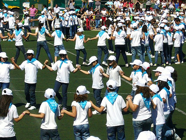 Alumnos del CEIP Santa Eulalia participaron en el IV Encuentro Regional de Danzas del Mundo - 14