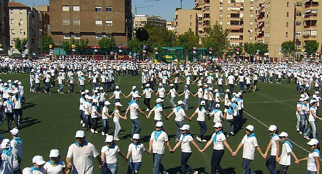 Alumnos del CEIP Santa Eulalia participaron en el IV Encuentro Regional de Danzas del Mundo - 16