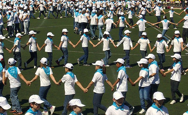 Alumnos del CEIP Santa Eulalia participaron en el IV Encuentro Regional de Danzas del Mundo - 18
