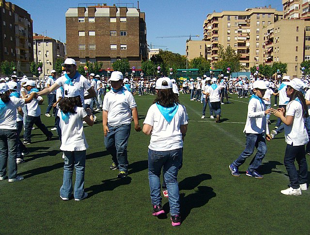 Alumnos del CEIP Santa Eulalia participaron en el IV Encuentro Regional de Danzas del Mundo - 30