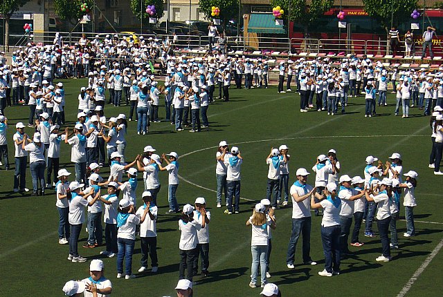 Alumnos del CEIP Santa Eulalia participaron en el IV Encuentro Regional de Danzas del Mundo - 25