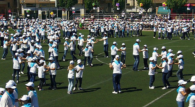 Alumnos del CEIP Santa Eulalia participaron en el IV Encuentro Regional de Danzas del Mundo - 27