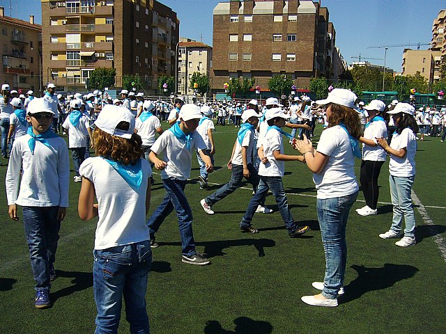 Alumnos del CEIP Santa Eulalia participaron en el IV Encuentro Regional de Danzas del Mundo - 32
