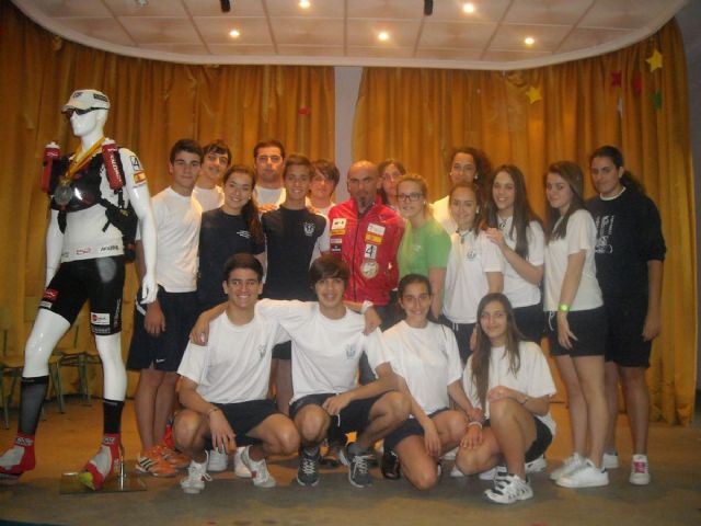 Andrés Lledó hace un alto en Adoratrices con el programa ADE - 1, Foto 1