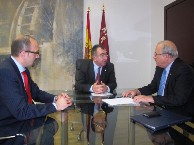 El consejero de Presidencia se reúne con el alcalde para abordar la reforma de las demarcaciones judiciales - 1, Foto 1