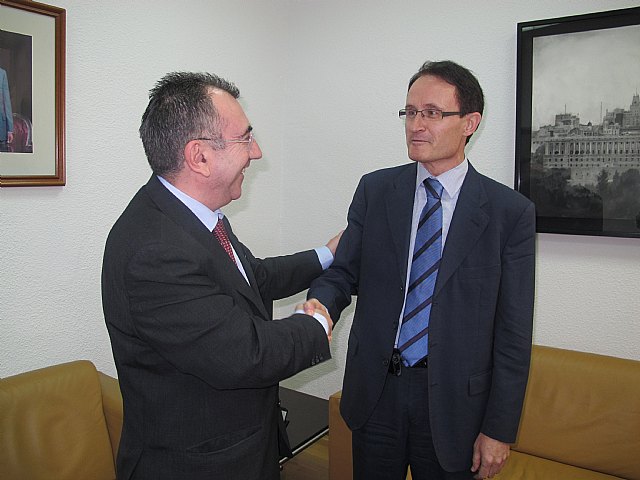 El consejero de Presidencia destaca la intensa labor de vigilancia de los agentes medioambientales - 1, Foto 1