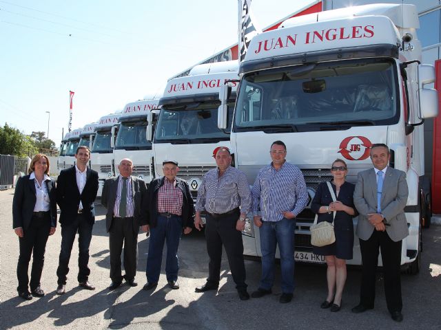 El Concejal de Transporte asiste al acto de entrega de 15 camiones adquiridos por una empresa lorquina - 1, Foto 1
