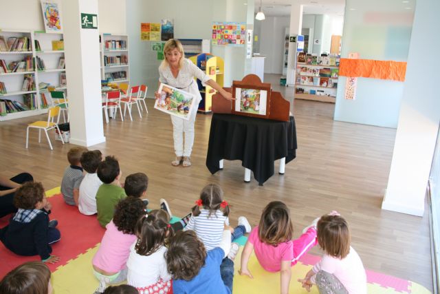 Students of the School Child "Dona Pepita Lopez Gandia" visit the Reading Center "Jos Mara Munuera and Abbey", Foto 2