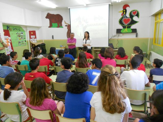Los estudiantes del colegio Río Segura conocen el trabajo de la Asociación de Amigos del Pueblo Saharaui - 2, Foto 2