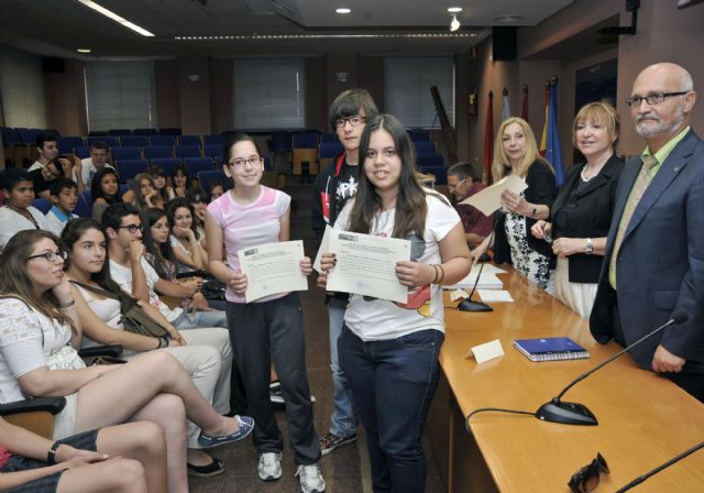 Entregan las acreditaciones a los alumnos de Secundaria del Máster Universitario en Mediación - 1, Foto 1