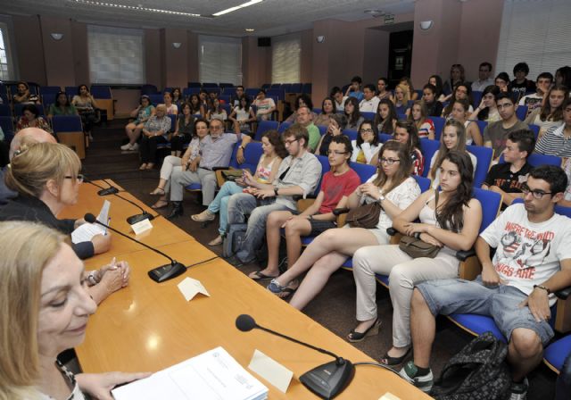 Entregan las acreditaciones a los alumnos de Secundaria del Máster Universitario en Mediación - 2, Foto 2
