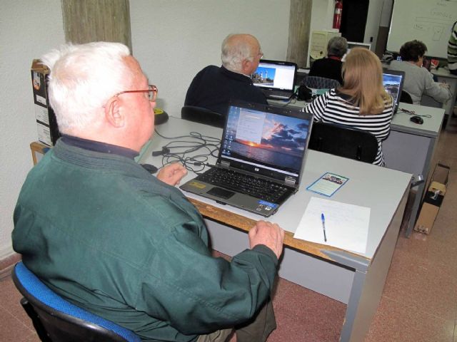 Los abuelos se ponen al día con los ordenadores - 1, Foto 1