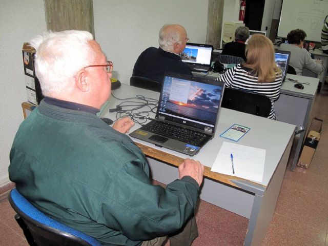 Los abuelos se ponen al día con los ordenadores - 1, Foto 1