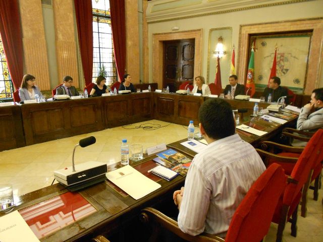 Martínez-Cachá presenta el Acuerdo de Murcia, que contiene la hoja de ruta para implantar la movilidad eléctrica en las ciudades - 1, Foto 1