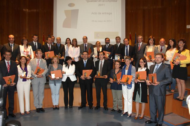 CCOO Región de Murcia ha recibido esta mañana en Madrid el Distintivo de Igualdad en la Empresa 2011 - 2, Foto 2