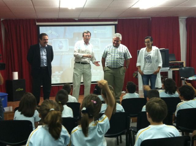 Ayuntamiento y Aguas de Lorca conciencian a medio millar de escolares lorquinos sobre la importancia de gestionar correctamente el agua - 1, Foto 1