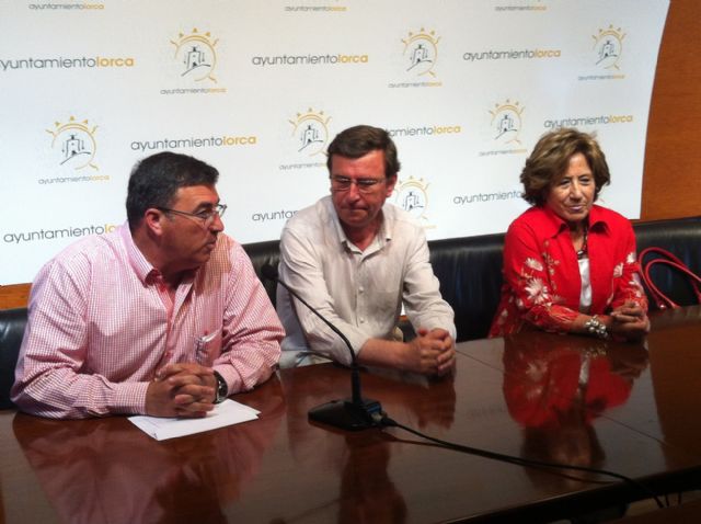 El Ayuntamiento recibe una ayuda económica para la Mesa Solidaria de 3.000 por parte del Paso Blanco - 1, Foto 1