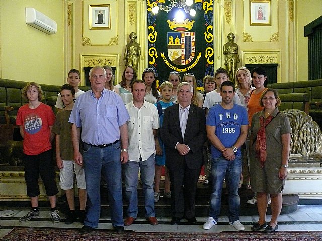 El Alcalde recibe una delegación de alumnos y alumnas de Eslovenia. - 1, Foto 1