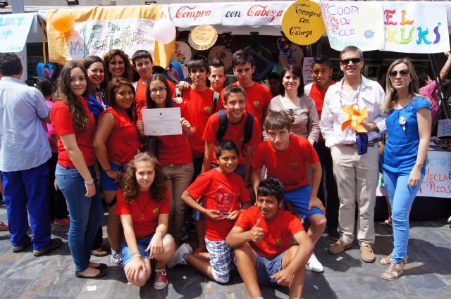 El colegio Reina Sofía gana el premio a la creatividad empresarial en el III Mini Market de Empresas Escolares de la Región de Murcia, Foto 1