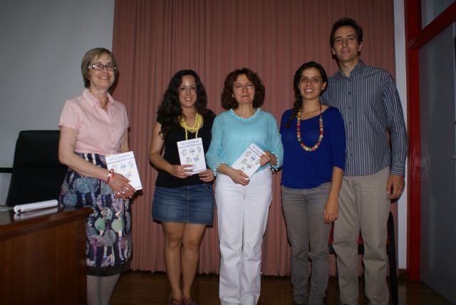 La escritora Rosa Campos vistió de colores la Casa de la Cultura calasparreña - 1, Foto 1