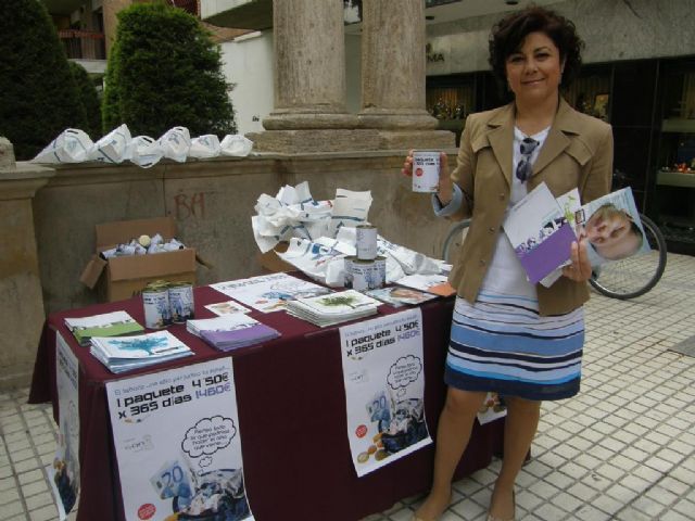 El Ayuntamiento de Lorca recuerda con una mesa informativa que el tabaco no sólo perjudica tu salud - 1, Foto 1