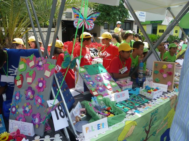 Los alumnos de Primaria y Secundaria vendieron sus iniciativas en el tercer Mini Market de la Región - 2, Foto 2