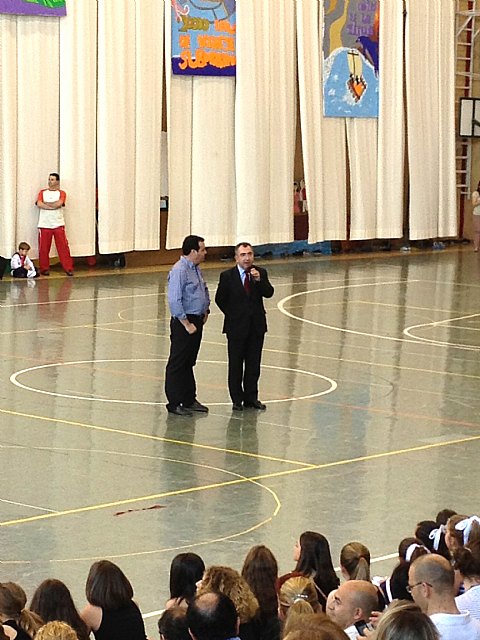/El consejero de Presidencia asiste al Festival de la Solidaridad del colegio Maristas La Merced-Fuensanta - 2, Foto 2