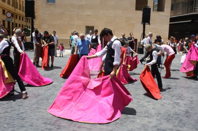 Lecciones de toreo a los pies de la Catedral de Murcia - 3, Foto 3