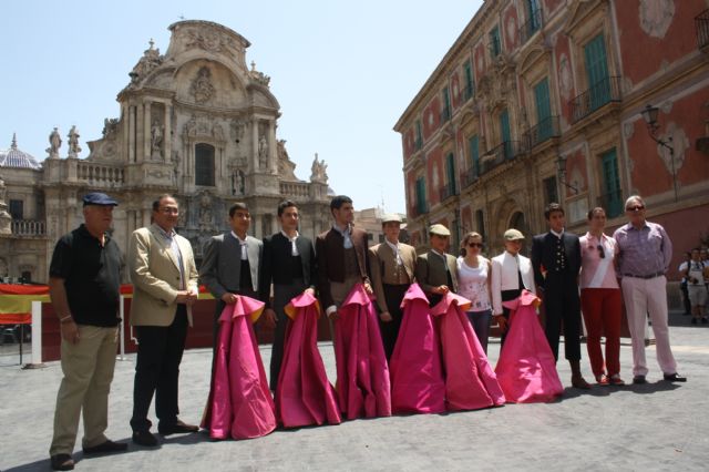 Lecciones de toreo a los pies de la Catedral de Murcia - 4, Foto 4