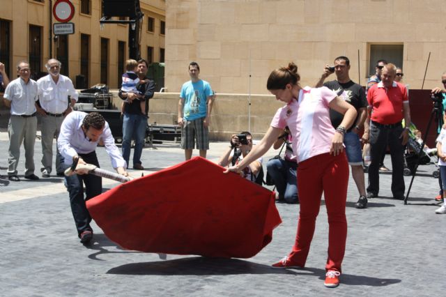 Lecciones de toreo a los pies de la Catedral de Murcia - 5, Foto 5