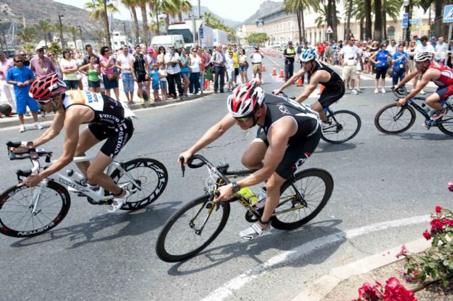 El puerto se llena de atletas en el I Sertri -VII Triatlon Ciudad de Cartagena - 5, Foto 5