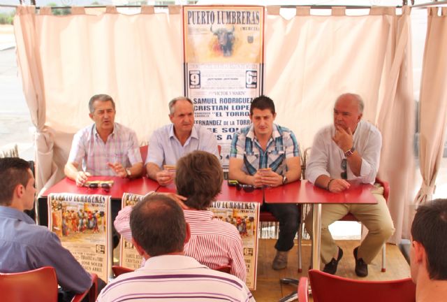 Puerto Lumbreras celebra una Novillada en la que participan promesas locales del toreo coincidiendo con la festividad del Día de la Región de Murcia - 1, Foto 1