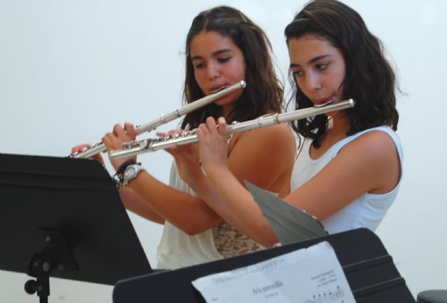 Los alumnos de la Escuela Municipal de música torreña dicen adiós al curso 2011-12 - 1, Foto 1