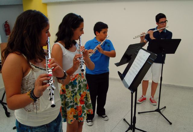 Los alumnos de la Escuela Municipal de música torreña dicen adiós al curso 2011-12 - 2, Foto 2