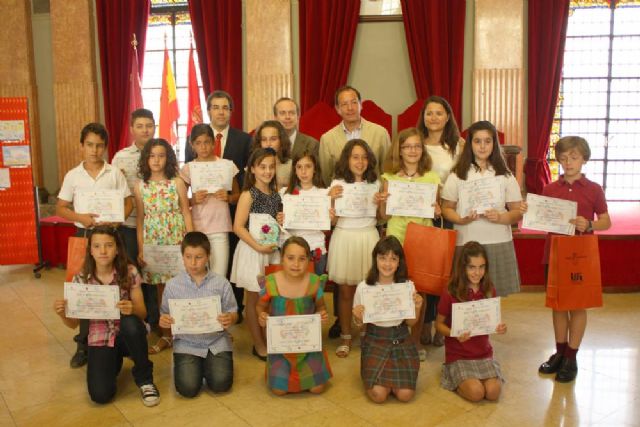 Dieciséis escolares del municipio reciben los premios que les acreditan como expertos en seguridad y salud - 1, Foto 1