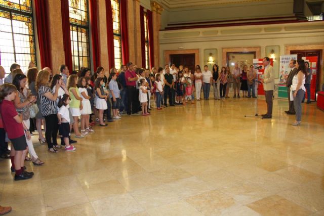 Dieciséis escolares del municipio reciben los premios que les acreditan como expertos en seguridad y salud - 2, Foto 2