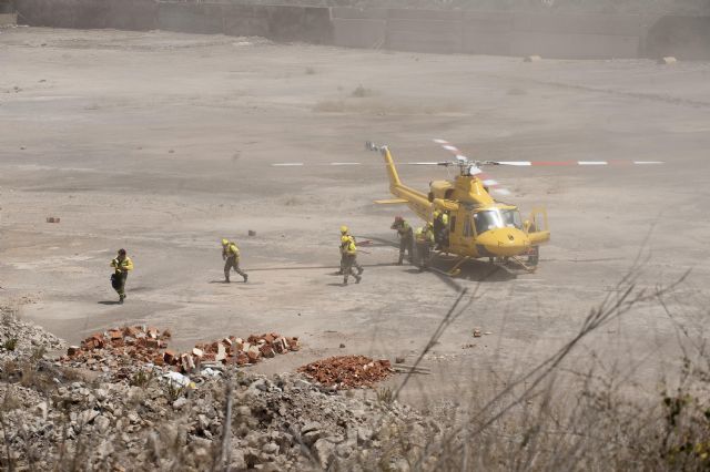 Controlado un incendio de matorral en la ladera de San Julián - 1, Foto 1
