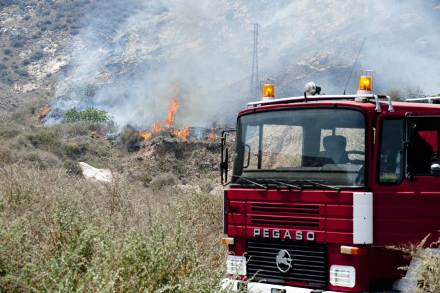 Controlado un incendio de matorral en la ladera de San Julián - 2, Foto 2