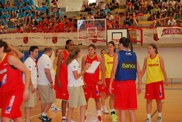 Más de 2.000 personas presenciaron el entrenamiento da la selección española femenina de baloncesto en el  Día del Minibasket  en San Javier - 1, Foto 1
