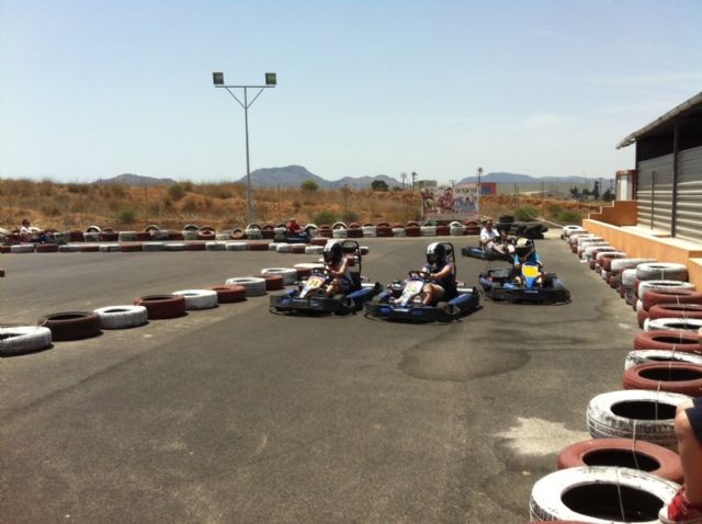 Los jóvenes empresarios hacen networking en los karts - 1, Foto 1