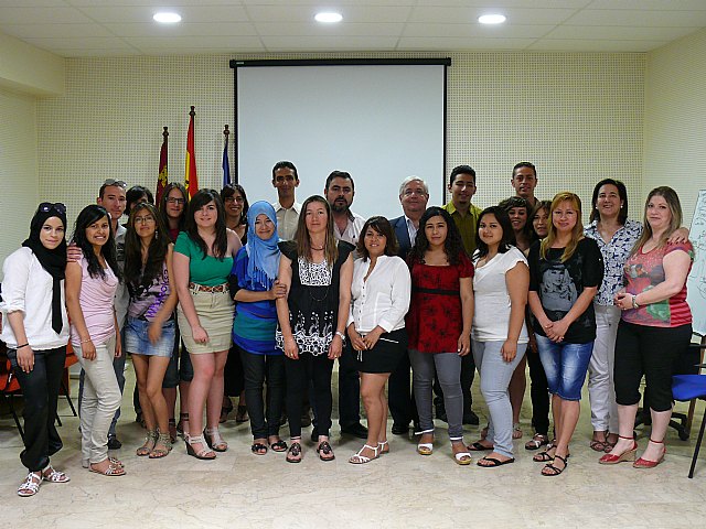 El Alcalde y el Concejal de Servicios Sociales clausuran la parte teórica del curso de monitor de ocio y tiempo libre - 1, Foto 1