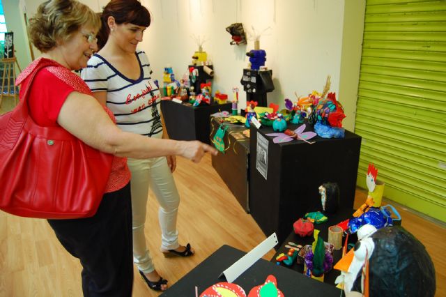 Las Torres de Cotillas muestra el arte con el reciclaje de los alumnos del taller municipal de manualidades - 2, Foto 2